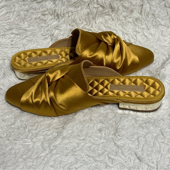 Chico's Kyla Mules Marigold Gold Wrap Silk Fabric Mob Wife Lux Sz.8.5 Classic - Picture 14 of 14